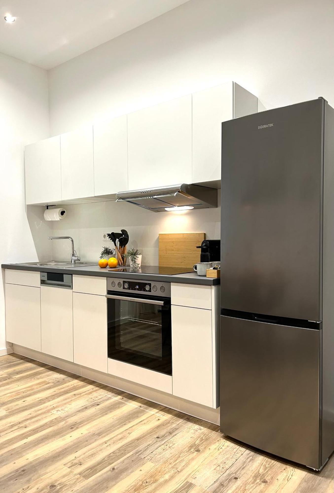 Designer City Apartment In Top Lage Fuer 6 Gaeste คาร์ลสรูเฮอ ภายนอก รูปภาพ